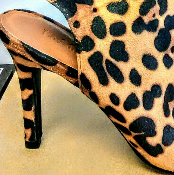 Leopard Ankle Bootys - Picture 6 of 8
